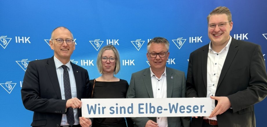 Loxstedts Bürgermeister Detlef Wellbrock (von links), Beverstedts Erste Gemeinderätin Claudia Lühmann, Hagens Bürgermeister Andreas Wittenberg und Schiffdorfs Bürgermeister Henrik Wärner beim IHK-Neujahrsempfang.